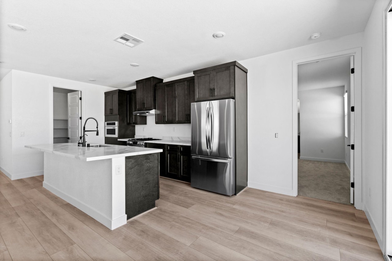 566 S Cecita Way St George, UT 84770 home for sale, MLS#25-265391 - Erika Rogers Photo 12