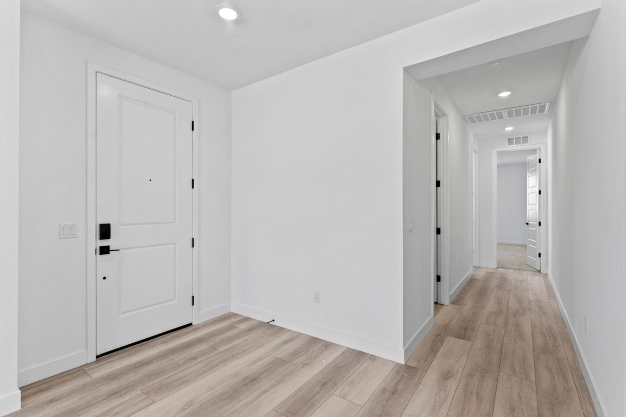 566 S Cecita Way St George, UT 84770 home for sale, MLS#25-265391 - Erika Rogers Photo 14