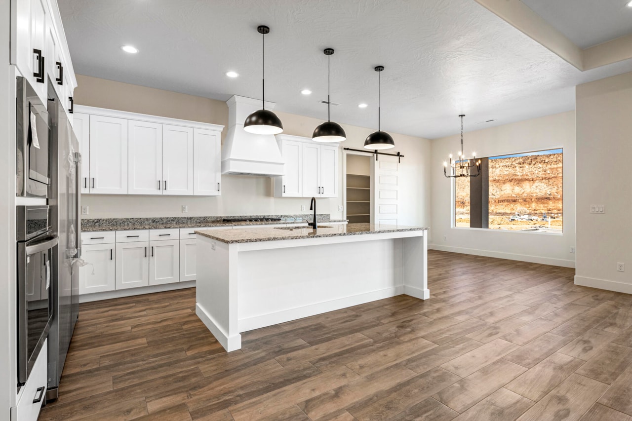 2159 E Sand River LN Washington, UT 84780 home for sale, MLS#25-258157 - Erika Rogers Photo 7