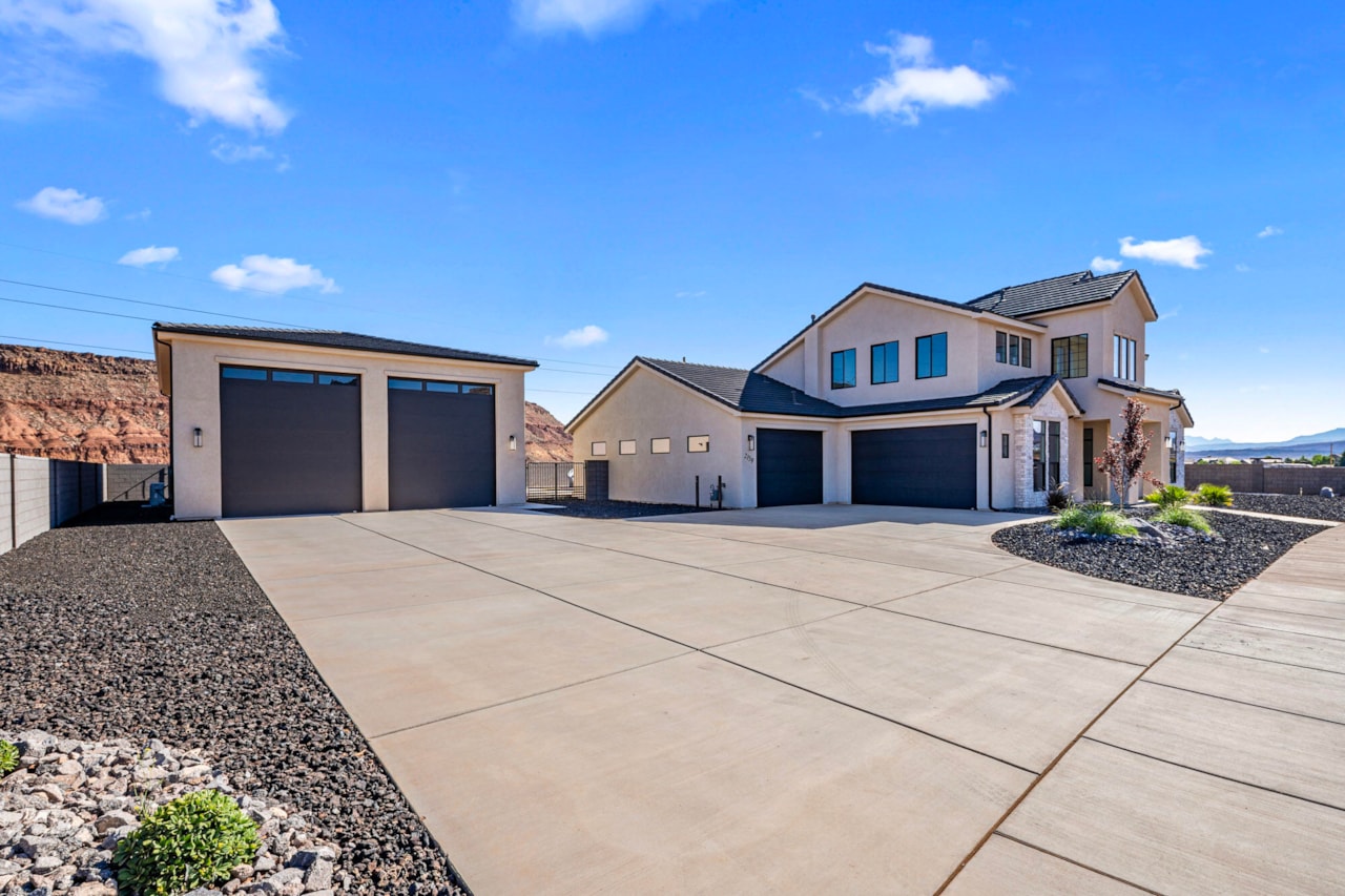2159 E Sand River LN Washington, UT 84780 home for sale, MLS#25-258157 - Erika Rogers Photo 2