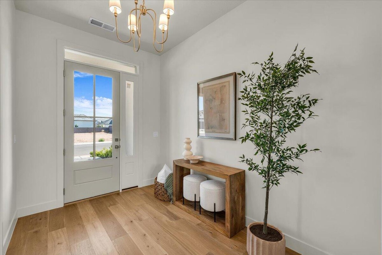 2738 Stonedale DR St George, UT 84790 home for sale, MLS#25-262942 - Erika Rogers Photo 6