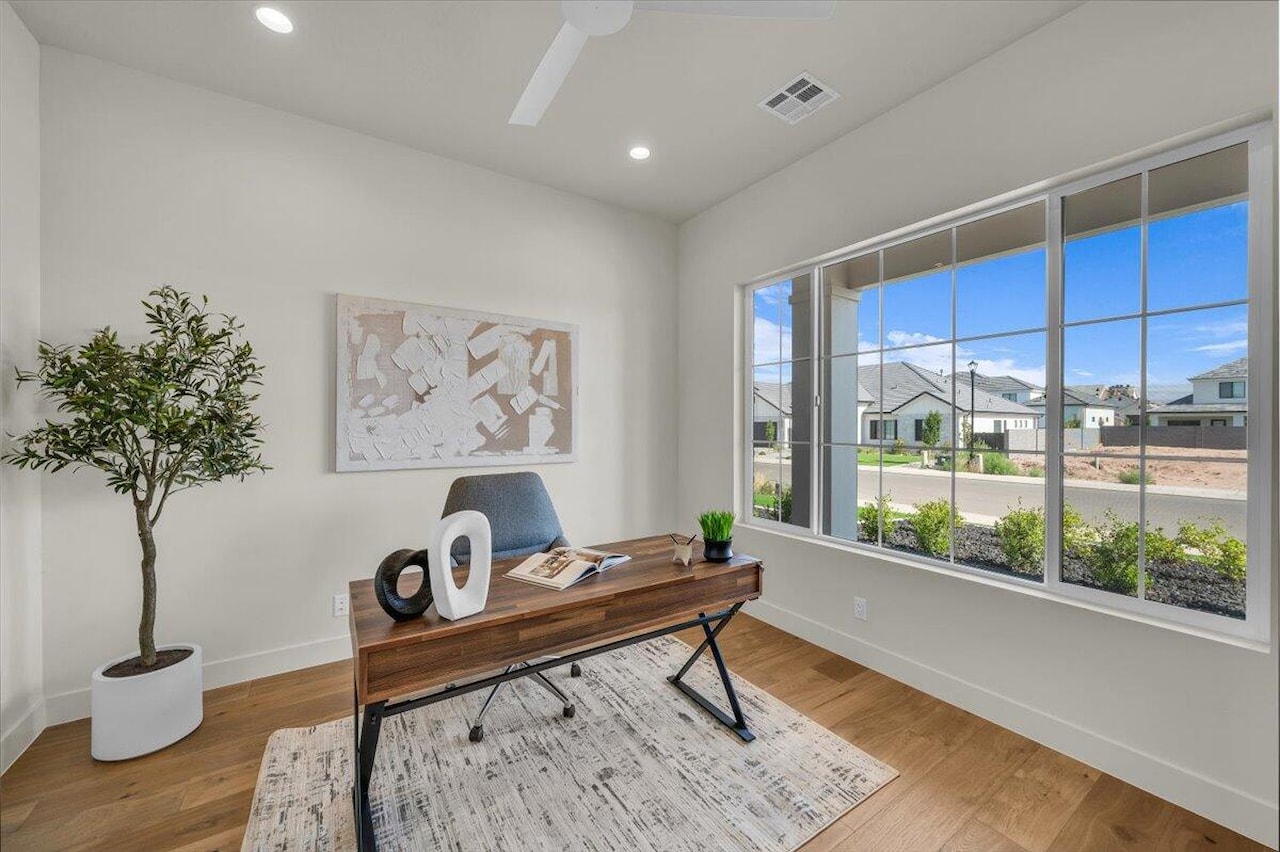 2738 Stonedale DR St George, UT 84790 home for sale, MLS#25-262942 - Erika Rogers Photo 7