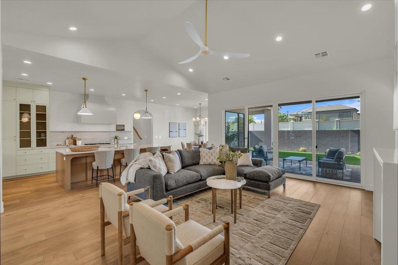 2738 Stonedale DR St George, UT 84790 home for sale, MLS#25-262942 - Erika Rogers Photo 8