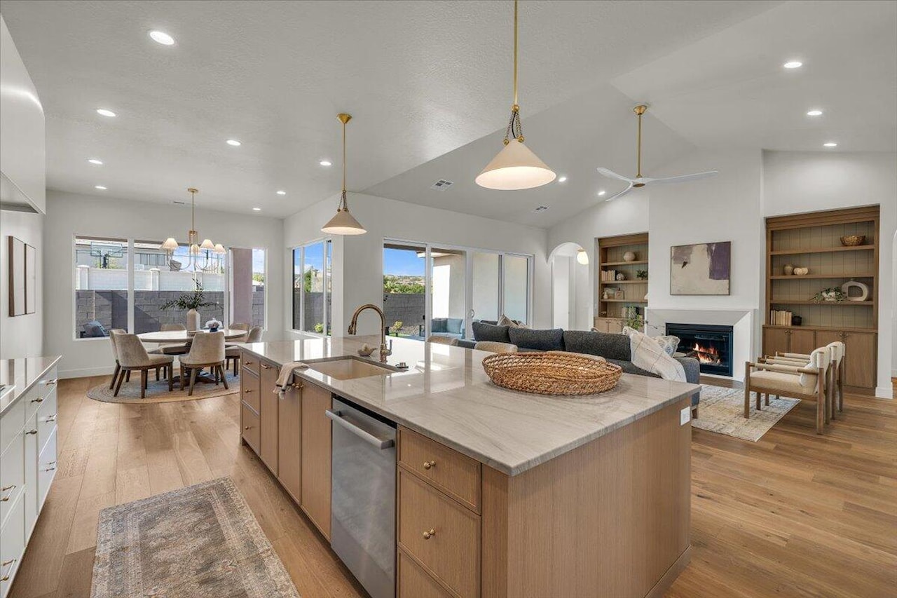 2738 Stonedale DR St George, UT 84790 home for sale, MLS#25-262942 - Erika Rogers Photo 11