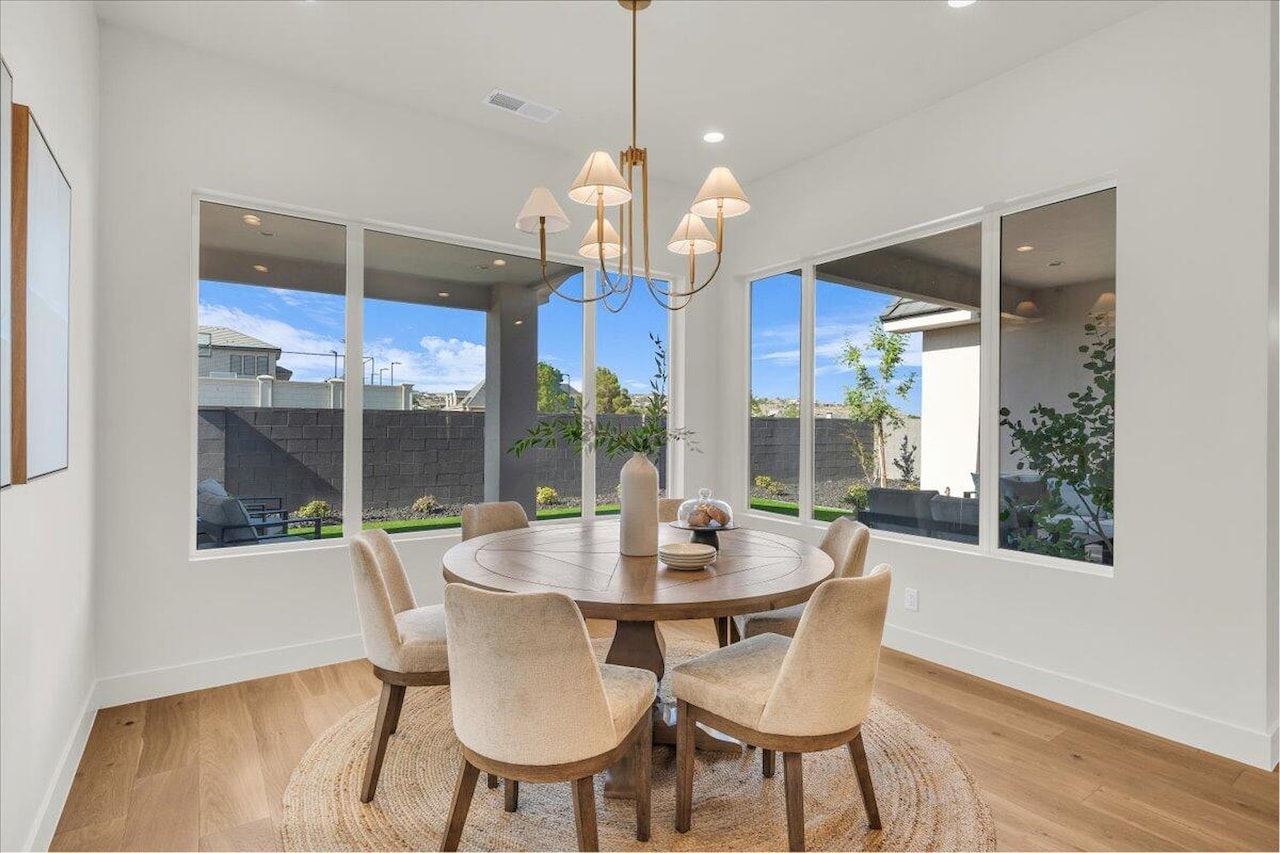 2738 Stonedale DR St George, UT 84790 home for sale, MLS#25-262942 - Erika Rogers Photo 14