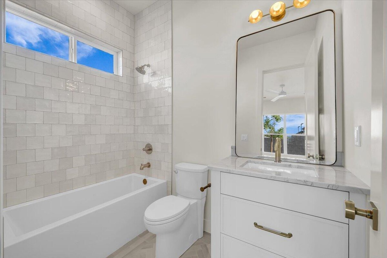 2738 Stonedale DR St George, UT 84790 home for sale, MLS#25-262942 - Erika Rogers Photo 21