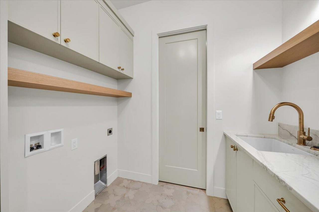 2738 Stonedale DR St George, UT 84790 home for sale, MLS#25-262942 - Erika Rogers Photo 25