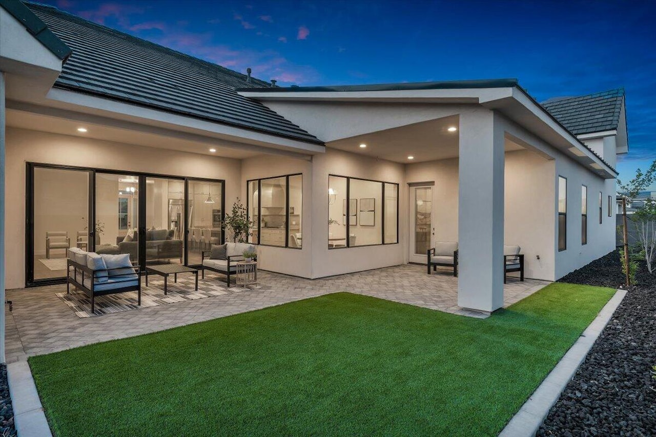 2738 Stonedale DR St George, UT 84790 home for sale, MLS#25-262942 - Erika Rogers Photo 29