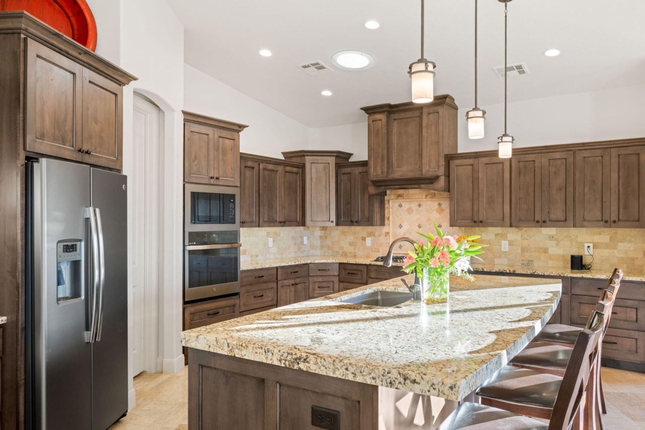 1696 S 1380  W St George, UT 84770 home for sale, MLS#25-265393 - Erika Rogers Photo 10