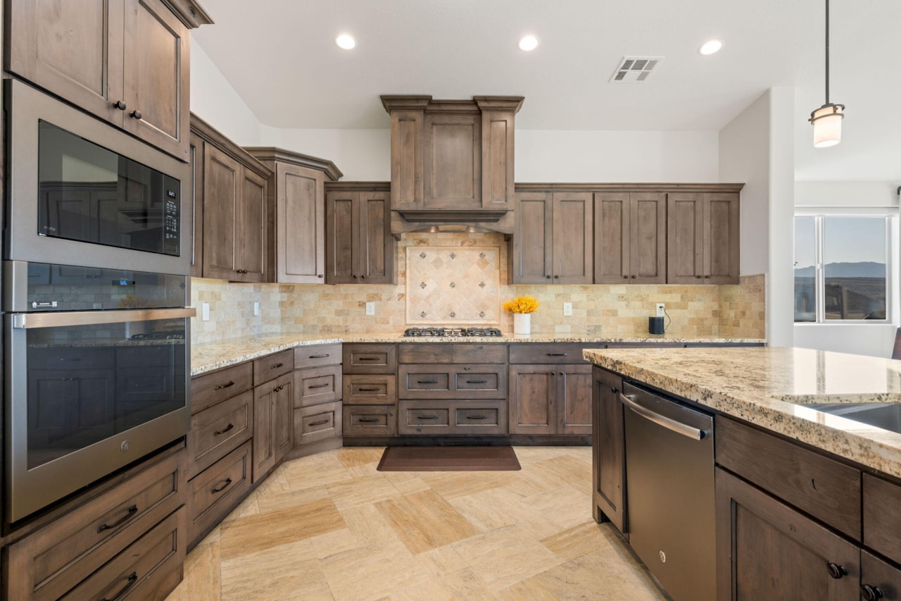 1696 S 1380  W St George, UT 84770 home for sale, MLS#25-265393 - Erika Rogers Photo 11