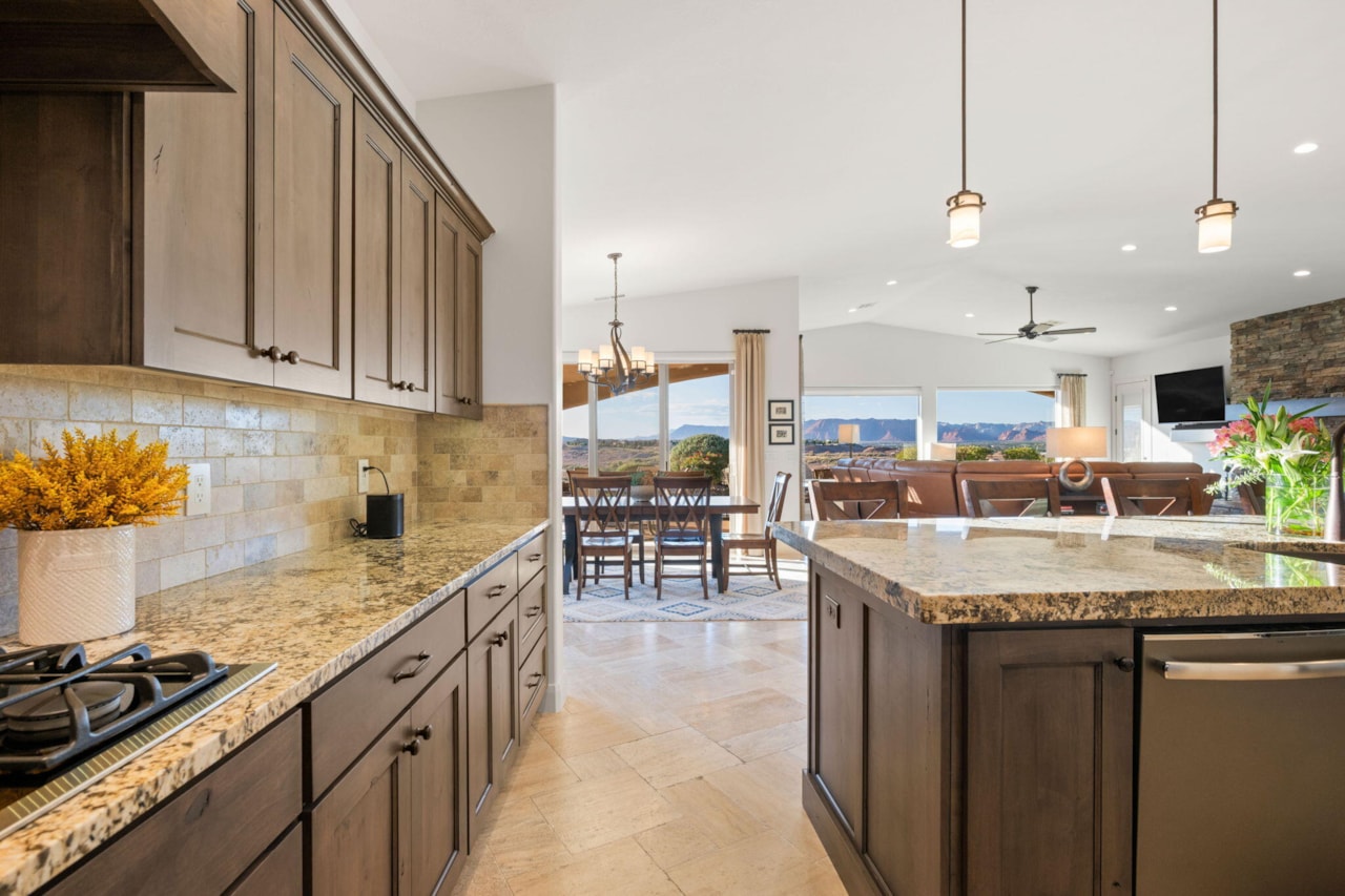 1696 S 1380  W St George, UT 84770 home for sale, MLS#25-265393 - Erika Rogers Photo 13