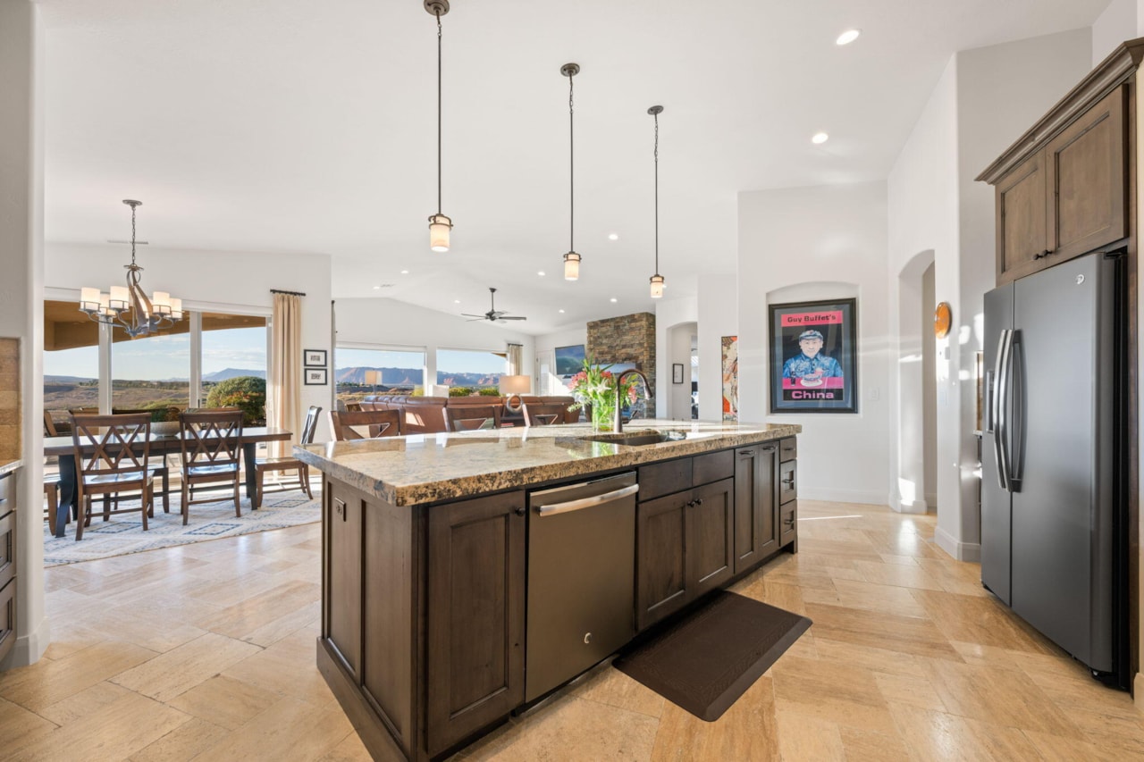 1696 S 1380  W St George, UT 84770 home for sale, MLS#25-265393 - Erika Rogers Photo 14