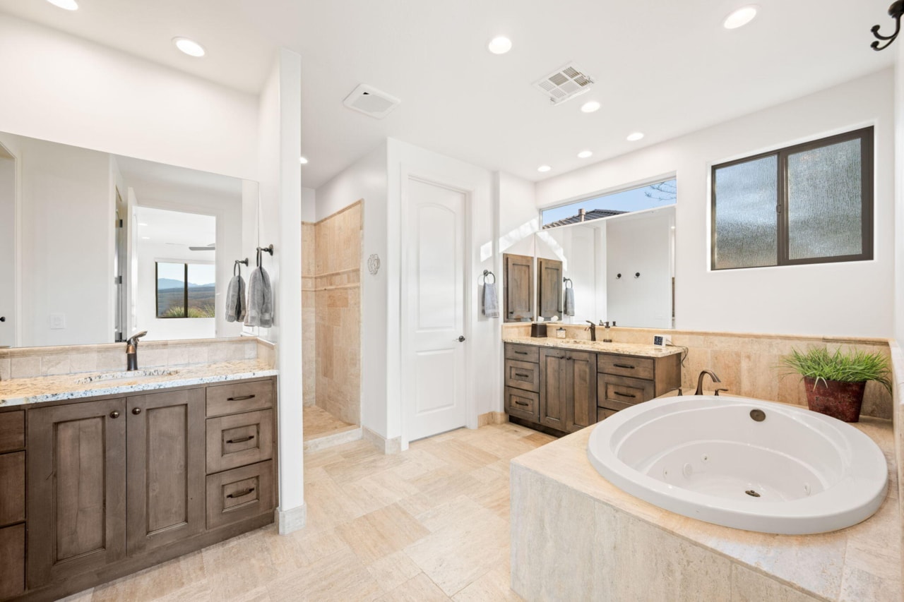 1696 S 1380  W St George, UT 84770 home for sale, MLS#25-265393 - Erika Rogers Photo 26