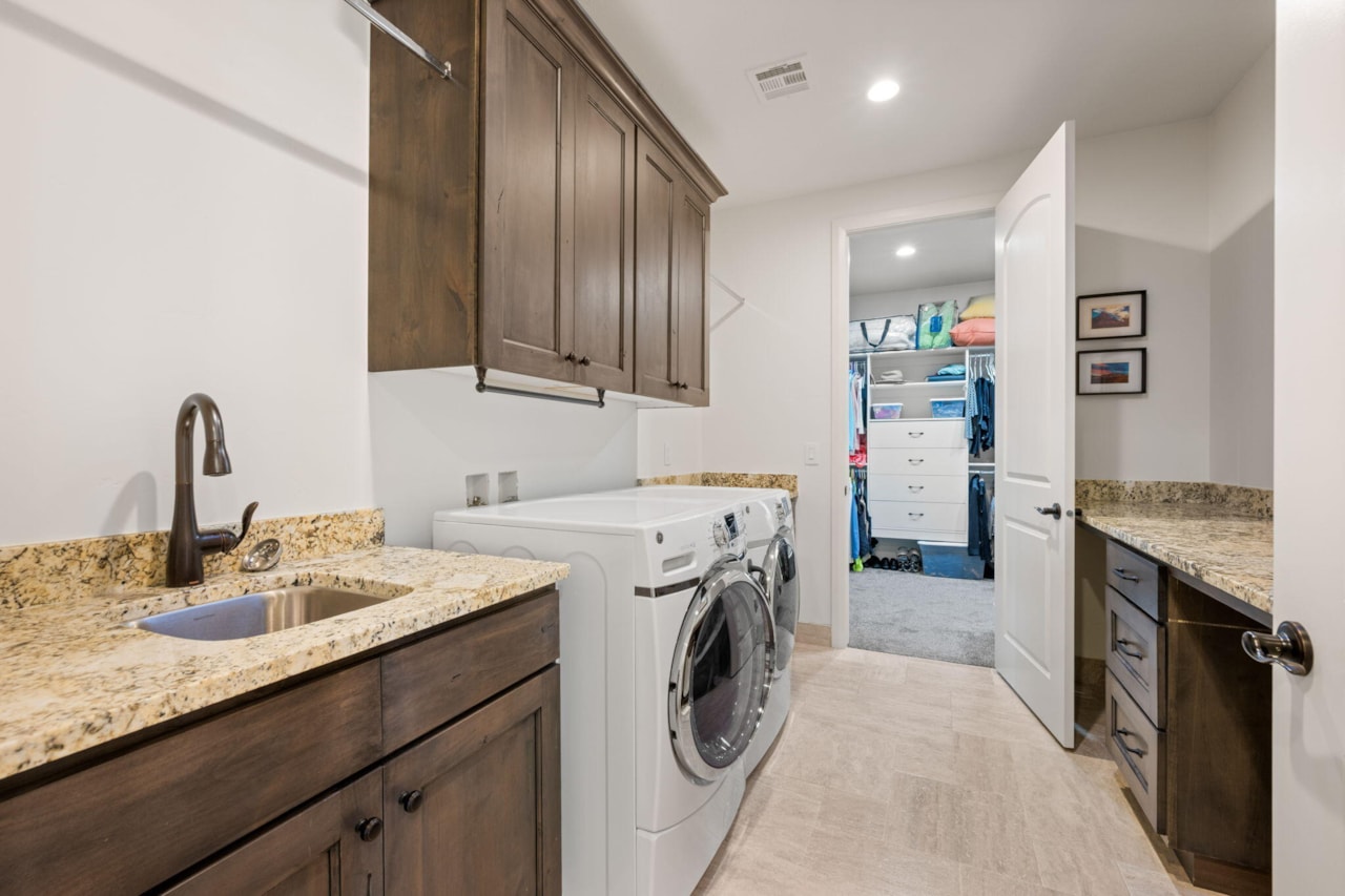 1696 S 1380  W St George, UT 84770 home for sale, MLS#25-265393 - Erika Rogers Photo 30