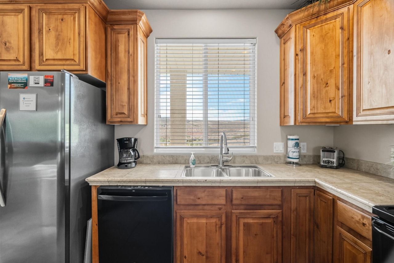 1845 W Canyon View #2012 St George, UT 84770 condo for sale, MLS#25-265446 - Erika Rogers Photo 8