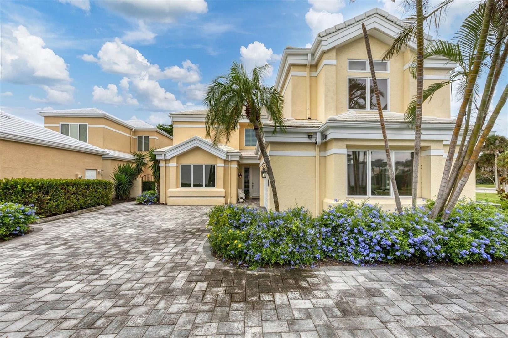 7728 Club Ln Sarasota, FL 34238 | MLS A4666269