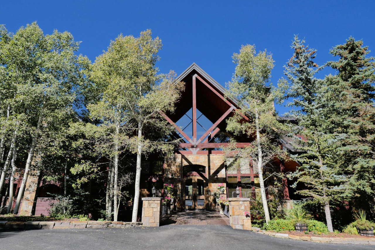 Turnkey Mountain Getaway at Bear Creek Lodge – A Telluride Investment & Lifestyle Retreat — photo 1