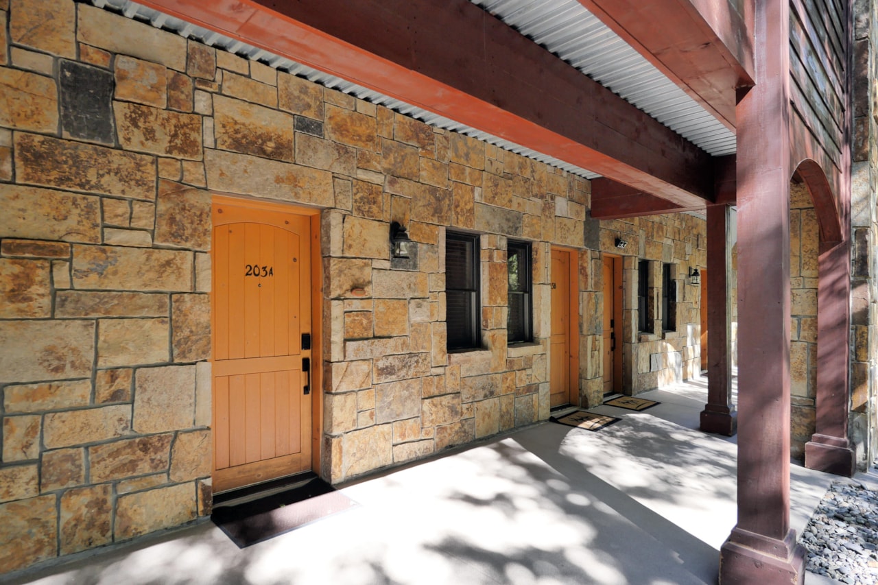 Turnkey Mountain Getaway at Bear Creek Lodge – A Telluride Investment & Lifestyle Retreat — photo 3