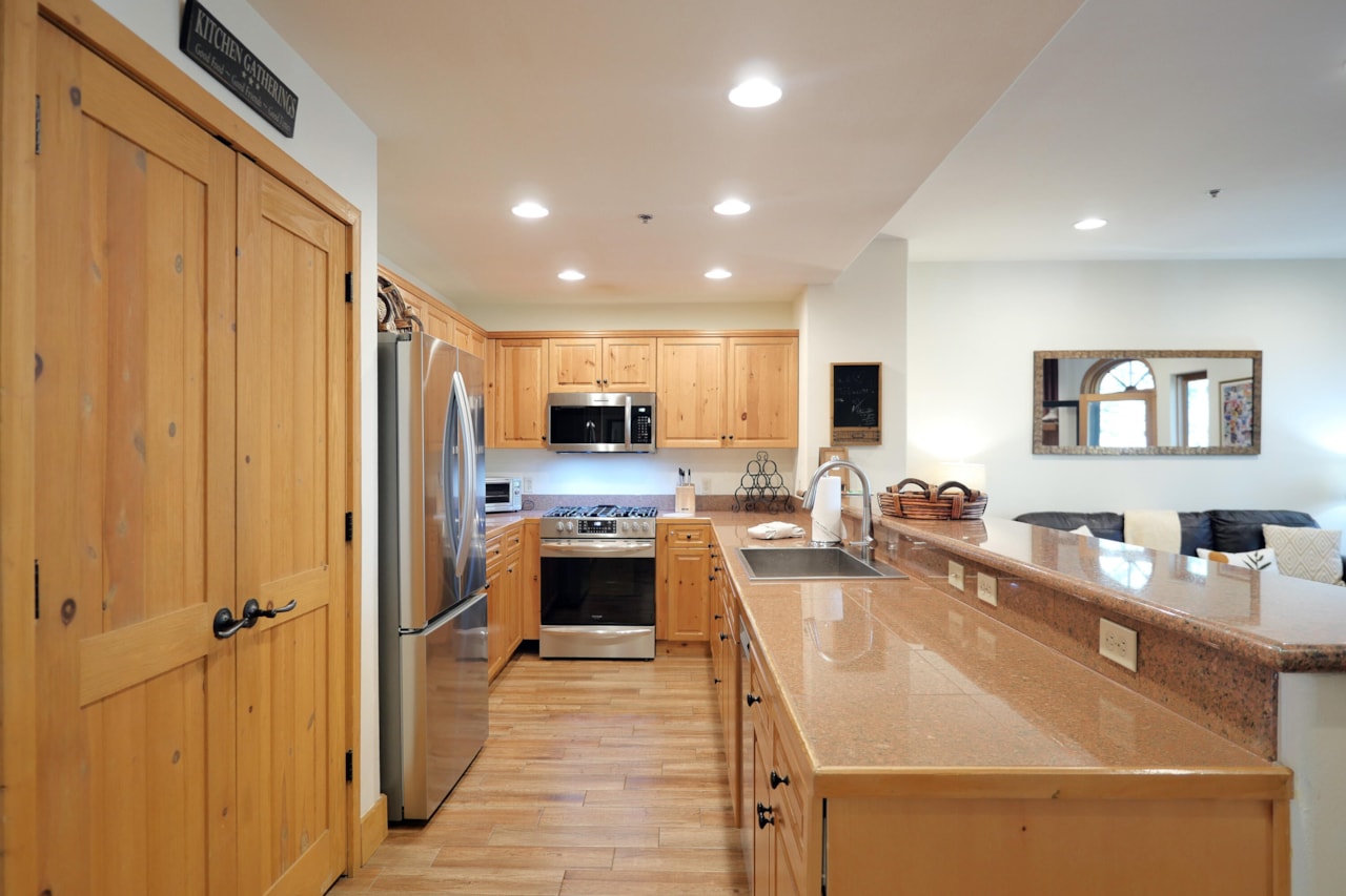 Turnkey Mountain Getaway at Bear Creek Lodge – A Telluride Investment & Lifestyle Retreat — photo 6