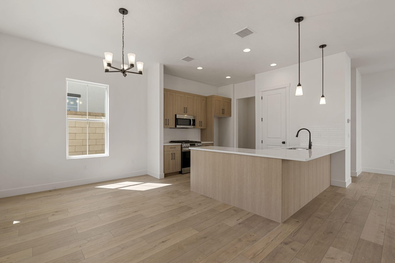 6303 S Tumblestone Cove St George, UT 84790 home for sale, MLS#25-265462 - Erika Rogers Photo 4