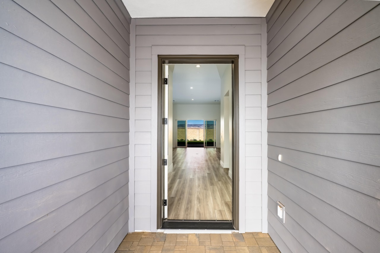 6098 Pinyon DR St George, UT 84790 home for sale, MLS#25-264122 - Erika Rogers Photo 4