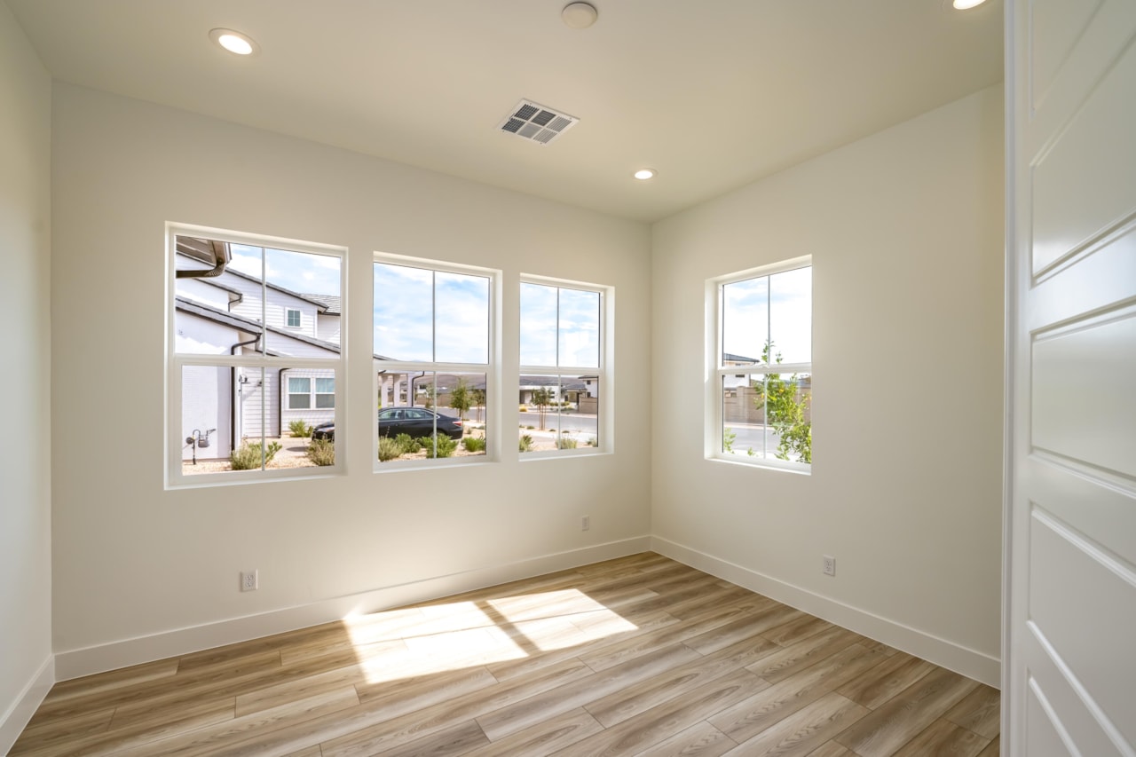 6098 Pinyon DR St George, UT 84790 home for sale, MLS#25-264122 - Erika Rogers Photo 6