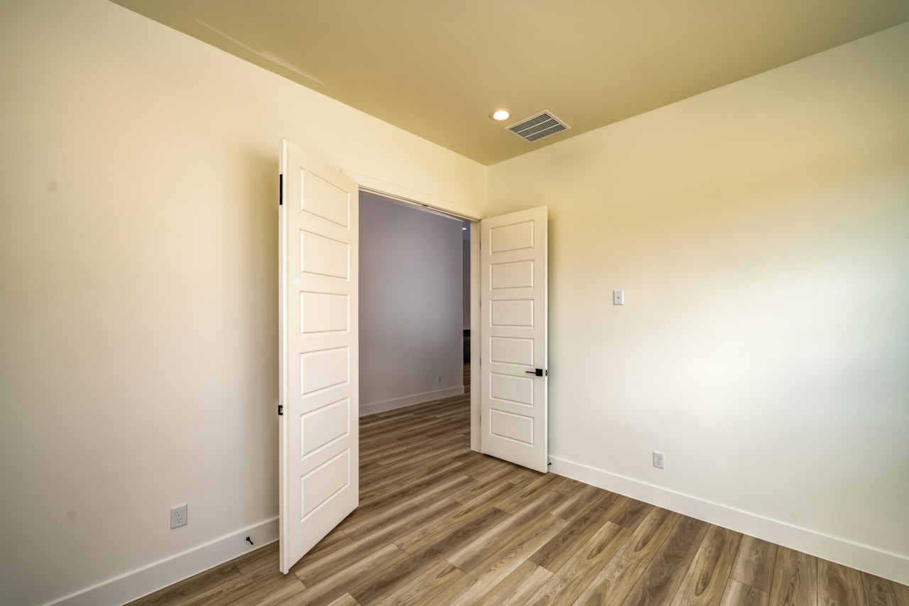 6098 Pinyon DR St George, UT 84790 home for sale, MLS#25-264122 - Erika Rogers Photo 7