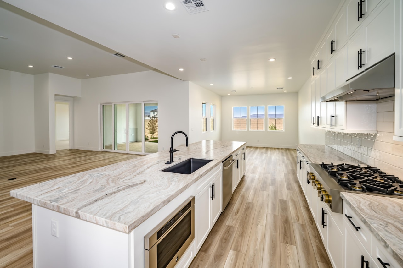 6098 Pinyon DR St George, UT 84790 home for sale, MLS#25-264122 - Erika Rogers Photo 17