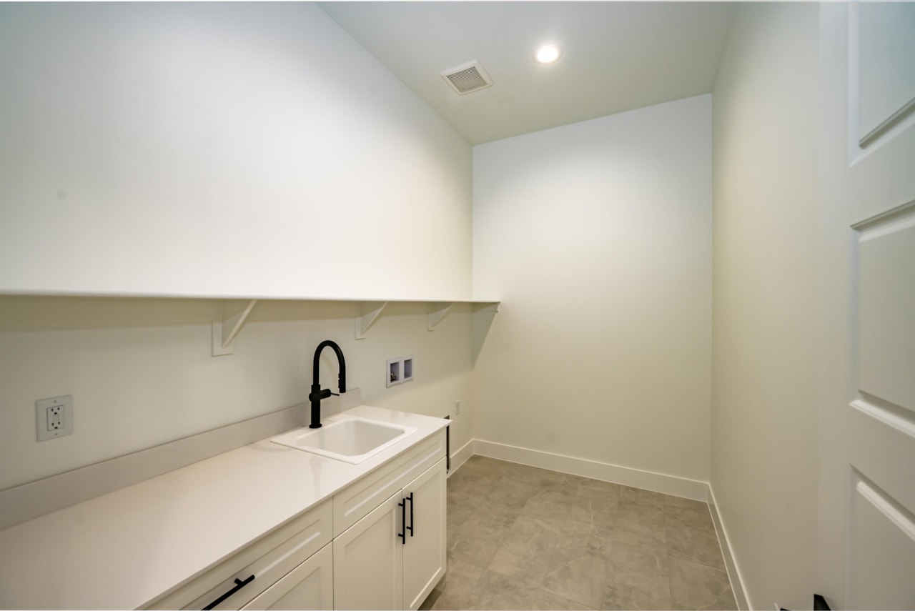 6098 Pinyon DR St George, UT 84790 home for sale, MLS#25-264122 - Erika Rogers Photo 35