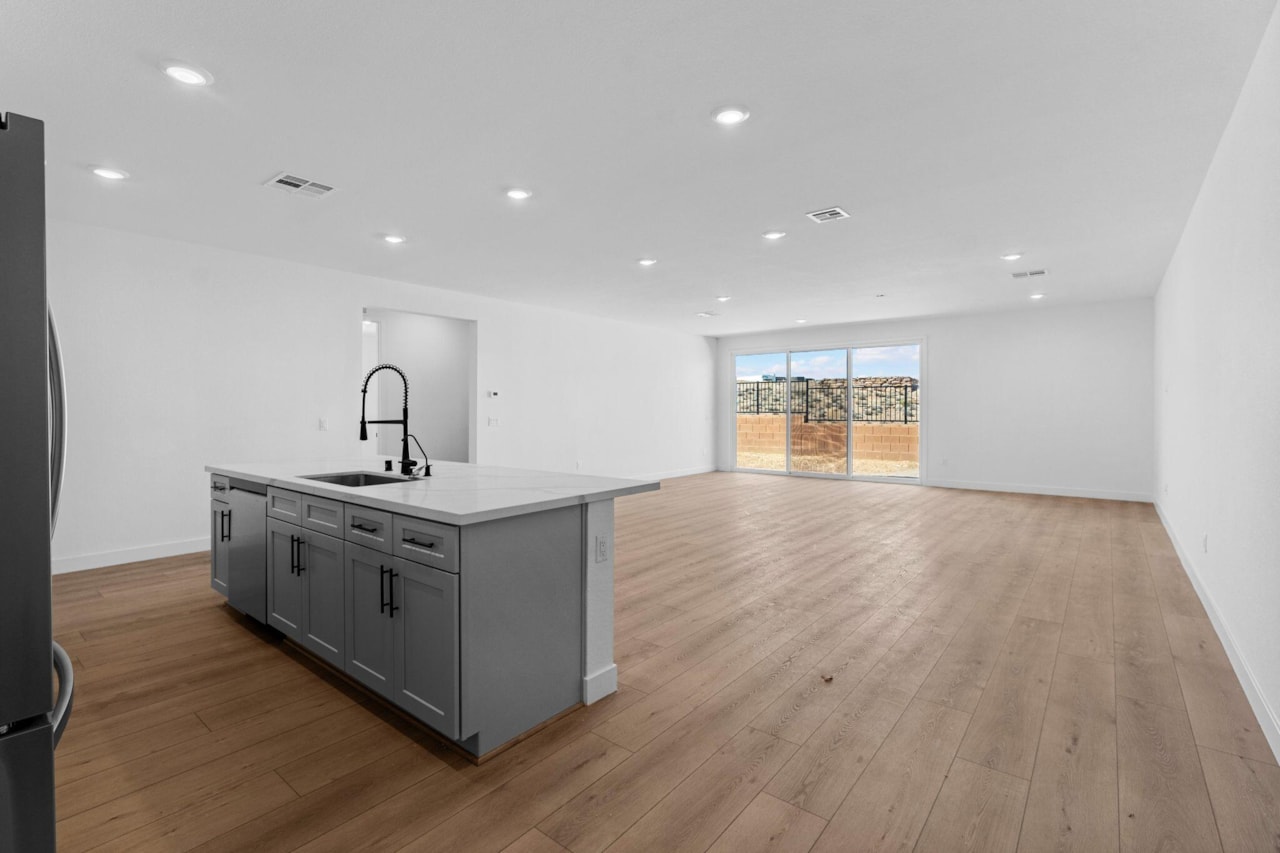 590 S Cecita Way Way St George, UT 84770 home for sale, MLS#25-260852 - Erika Rogers Photo 6