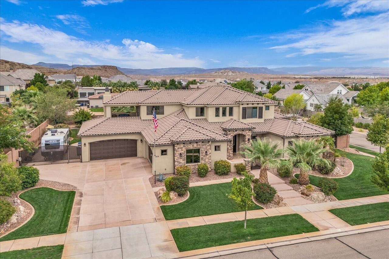 2434 E 3860  S St George, UT 84790 home for sale, MLS#25-265531 - Erika Rogers Photo 3