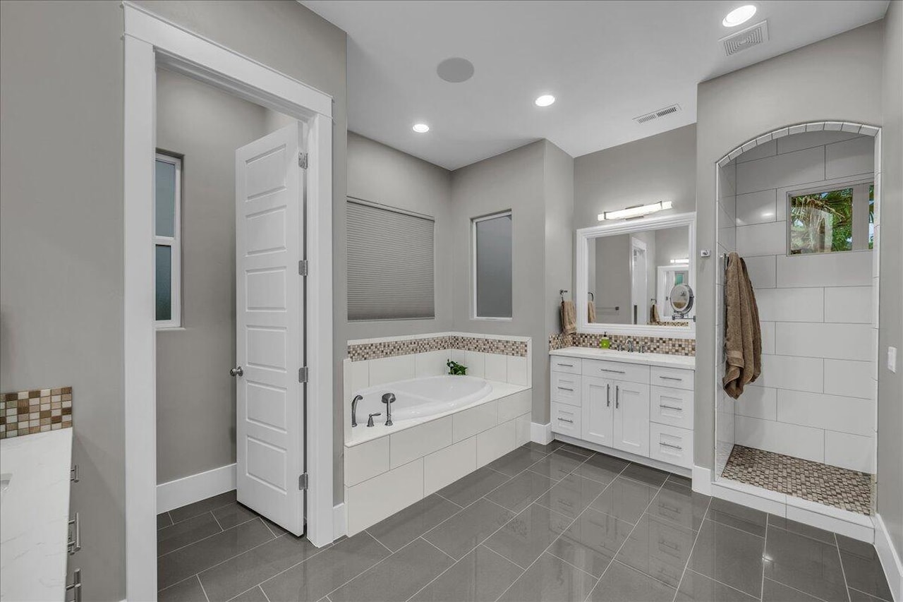 2434 E 3860  S St George, UT 84790 home for sale, MLS#25-265531 - Erika Rogers Photo 23