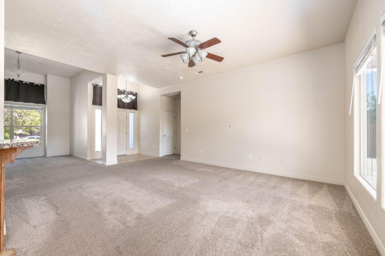 236 S 2020 CIR St George, UT 84790 home for sale, MLS#25-265566 - Erika Rogers Photo 12