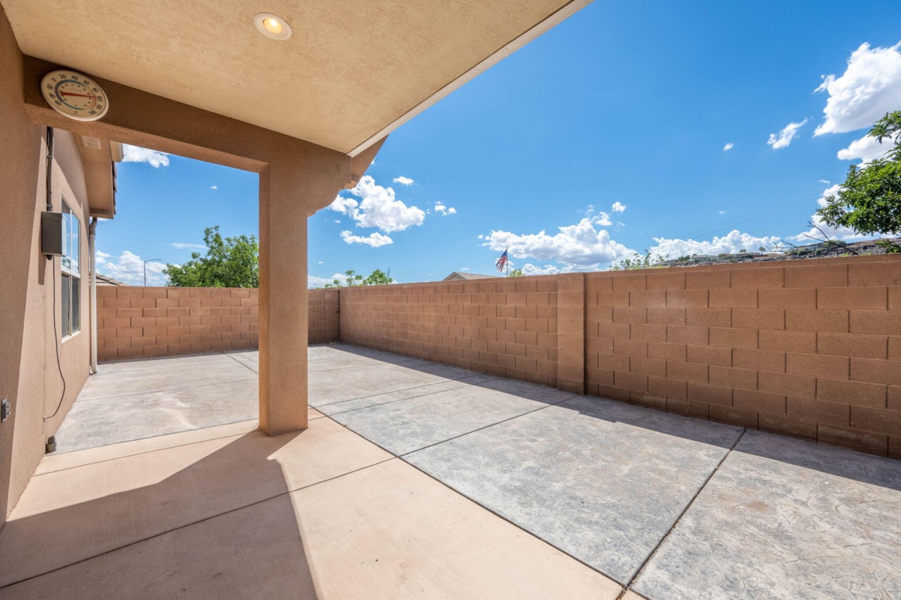 236 S 2020 CIR St George, UT 84790 home for sale, MLS#25-265566 - Erika Rogers Photo 15