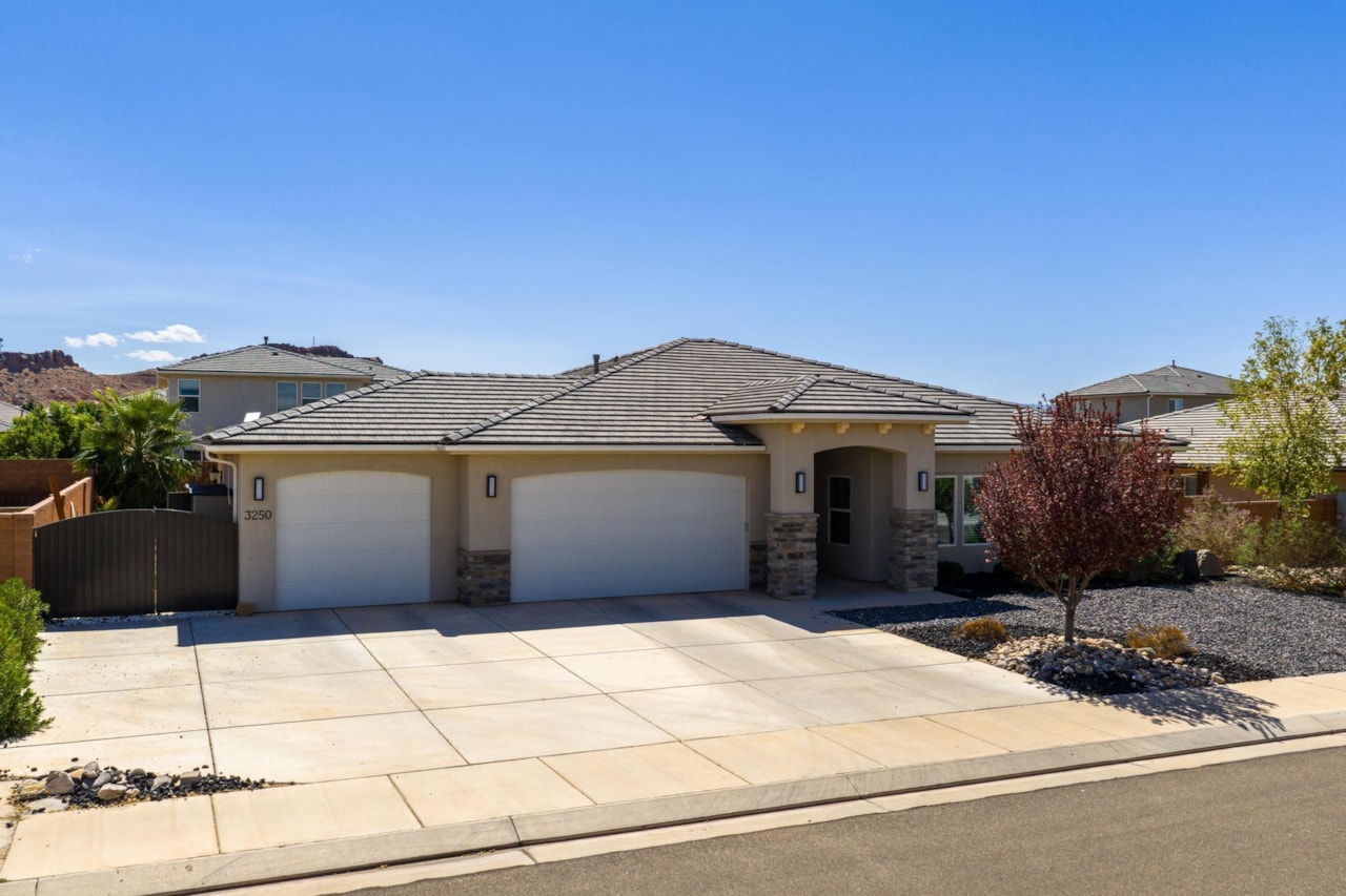 3250 E Sugar Maple St George, UT 84790 home for sale, MLS#25-265597 - Erika Rogers