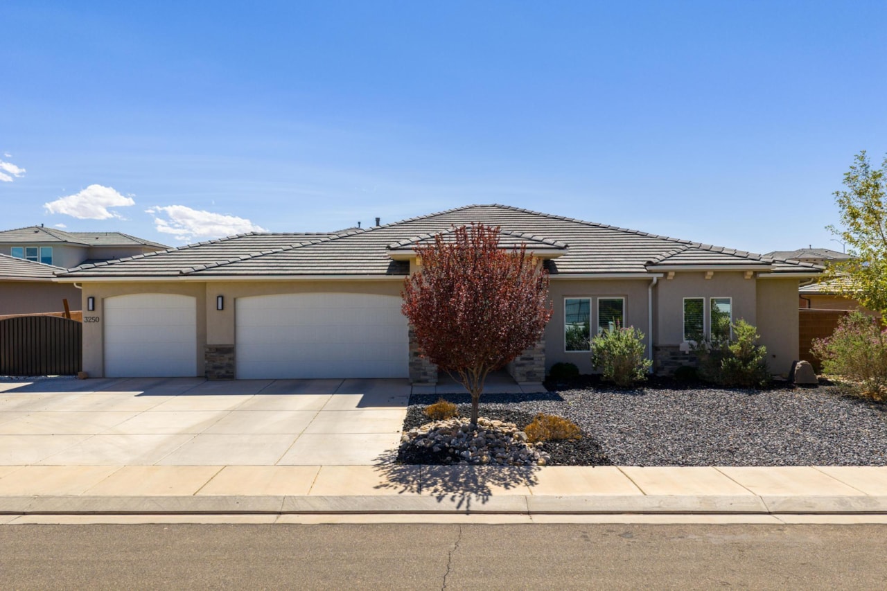 3250 E Sugar Maple St George, UT 84790 home for sale, MLS#25-265597 - Erika Rogers Photo 2