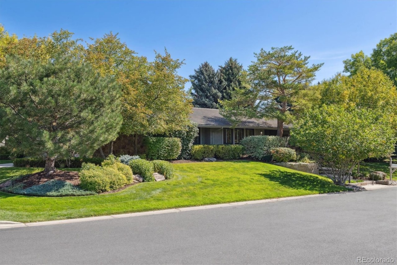 4010 S Holly St Southmoor Vista Cherry Hills Discover the ultimate fusion of TIMELESS DESIGN, MODERN LUXURY, & SERENE OUTDOOR BEAUTY in this... Cherry Hills Village Arapahoe CO 80111 3174346 home for sale $1,890,000 3174346 Photo 3