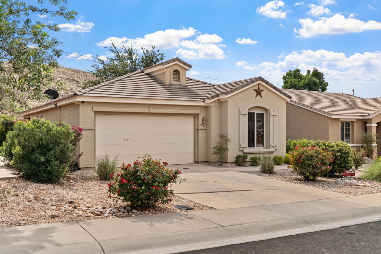 906 N Echo LN Washington, UT 84780 home for sale, MLS#25-265657 - Erika Rogers Photo 2