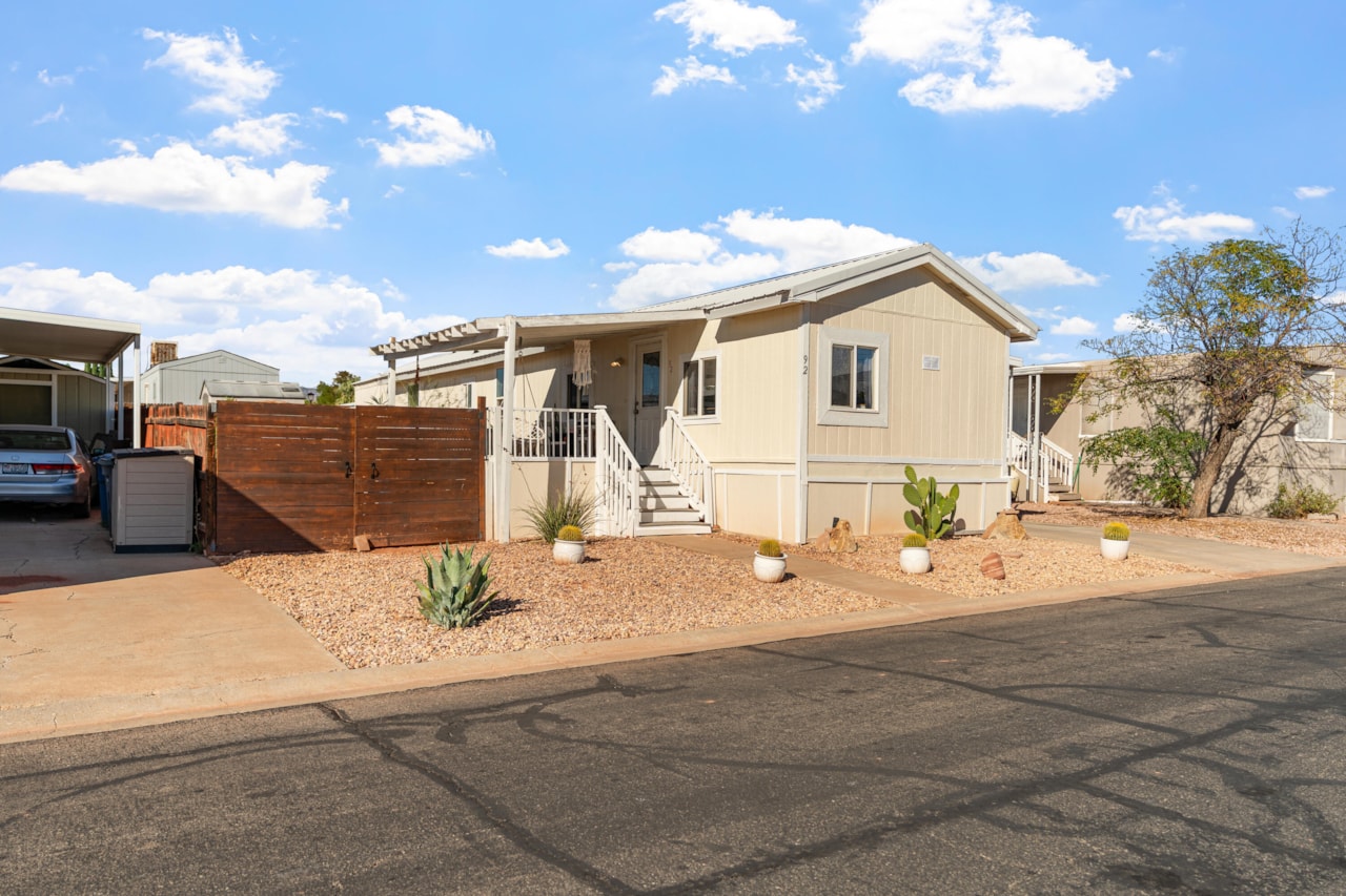 1450 N Dixie Downs RD #92 St George, UT 84770 home for sale, MLS#25-265655 - Erika Rogers Photo 3