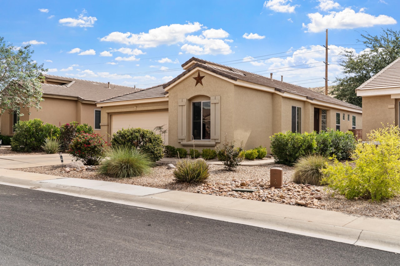 906 N Echo LN Washington, UT 84780 home for sale, MLS#25-265657 - Erika Rogers Photo 3