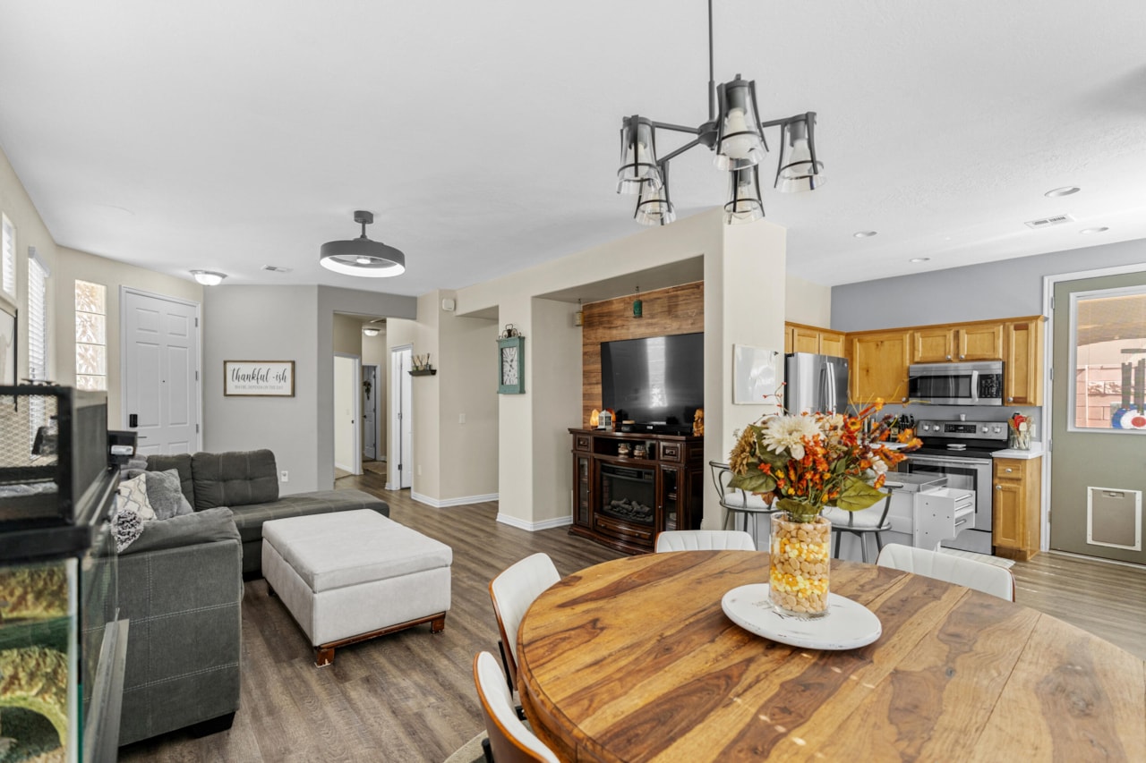 906 N Echo LN Washington, UT 84780 home for sale, MLS#25-265657 - Erika Rogers Photo 7