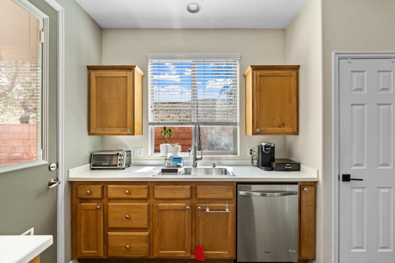 906 N Echo LN Washington, UT 84780 home for sale, MLS#25-265657 - Erika Rogers Photo 12