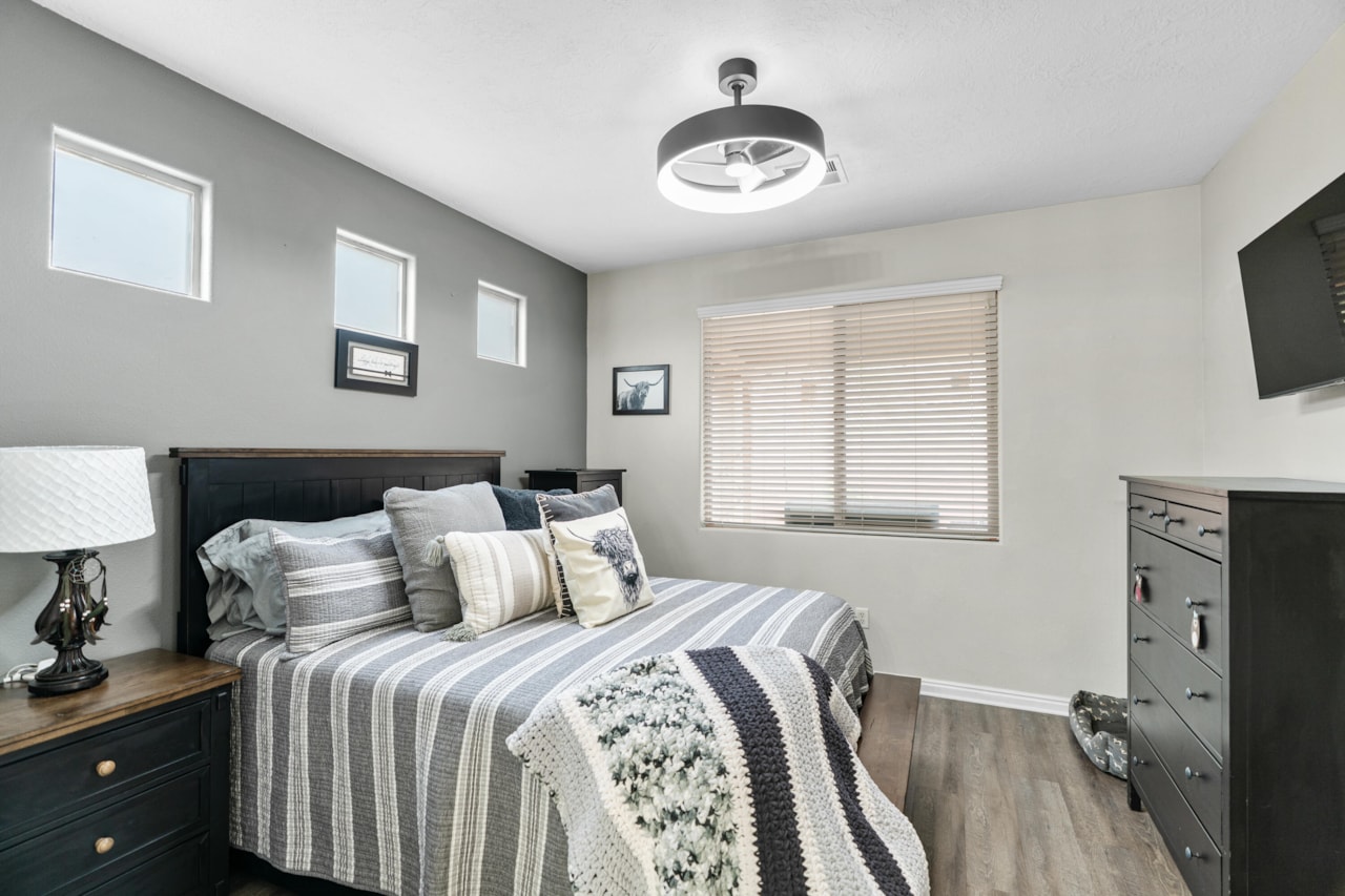 906 N Echo LN Washington, UT 84780 home for sale, MLS#25-265657 - Erika Rogers Photo 16