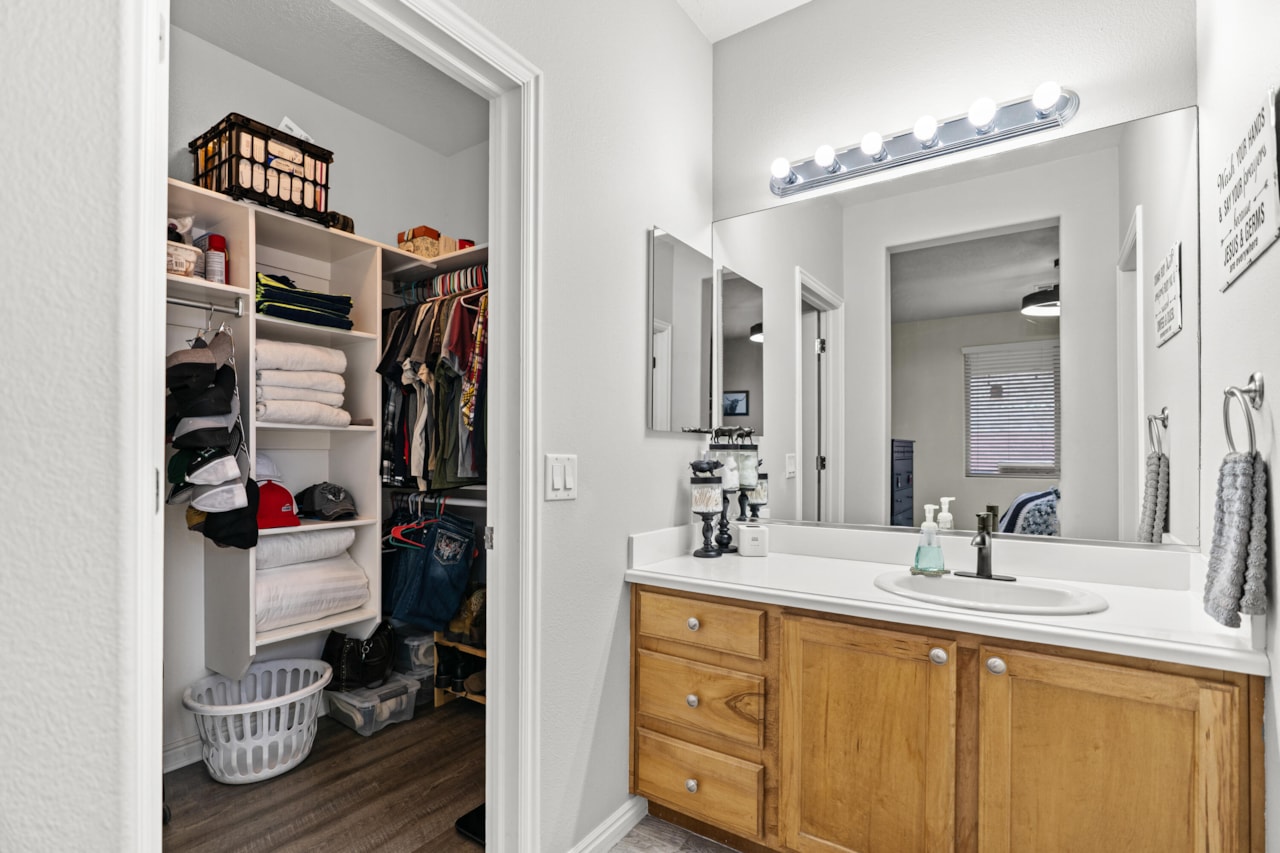 906 N Echo LN Washington, UT 84780 home for sale, MLS#25-265657 - Erika Rogers Photo 18