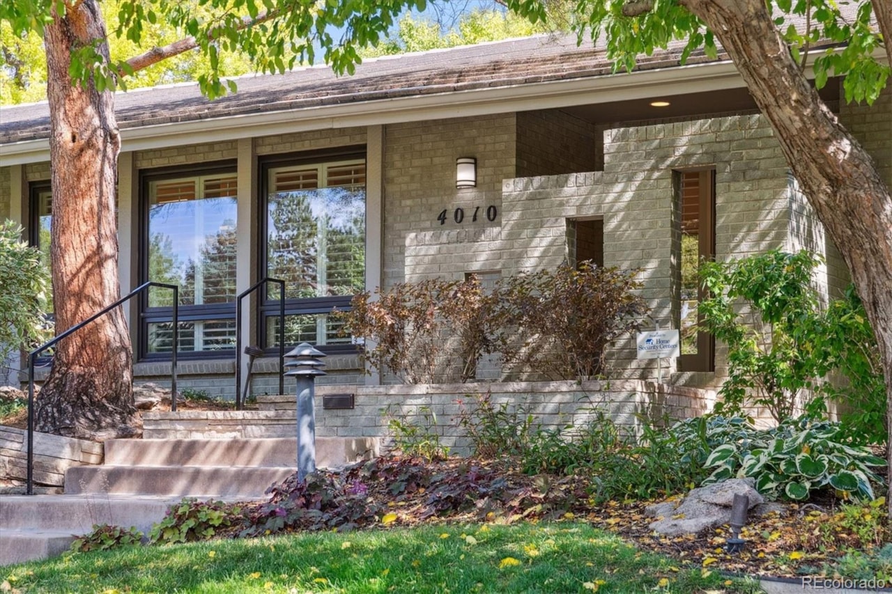 4010 S Holly St Southmoor Vista Cherry Hills Discover the ultimate fusion of TIMELESS DESIGN, MODERN LUXURY, & SERENE OUTDOOR BEAUTY in this... Cherry Hills Village Arapahoe CO 80111 3174346 home for sale $1,890,000 3174346 Photo 2