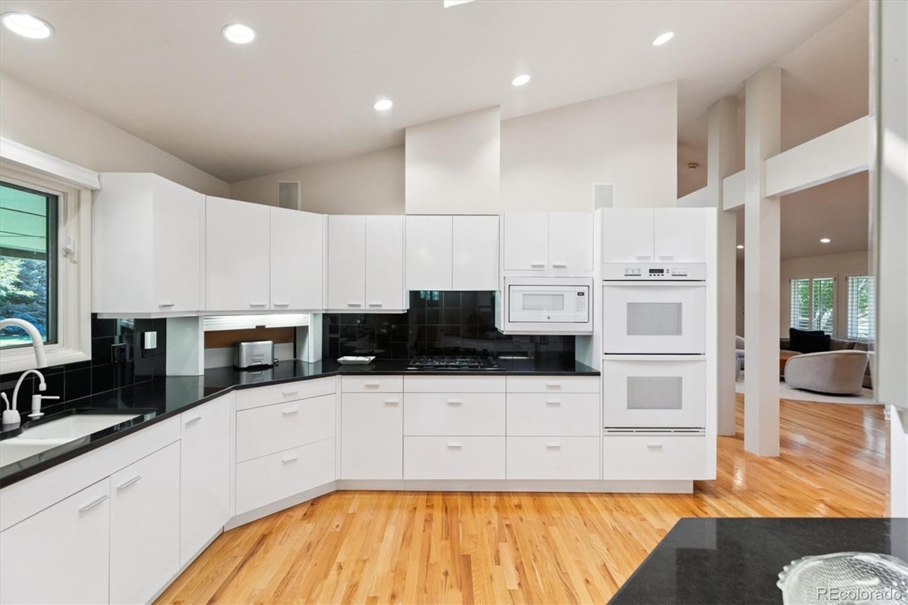 4010 S Holly St Southmoor Vista Cherry Hills Discover the ultimate fusion of TIMELESS DESIGN, MODERN LUXURY, & SERENE OUTDOOR BEAUTY in this... Cherry Hills Village Arapahoe CO 80111 3174346 home for sale $1,890,000 3174346 Photo 17