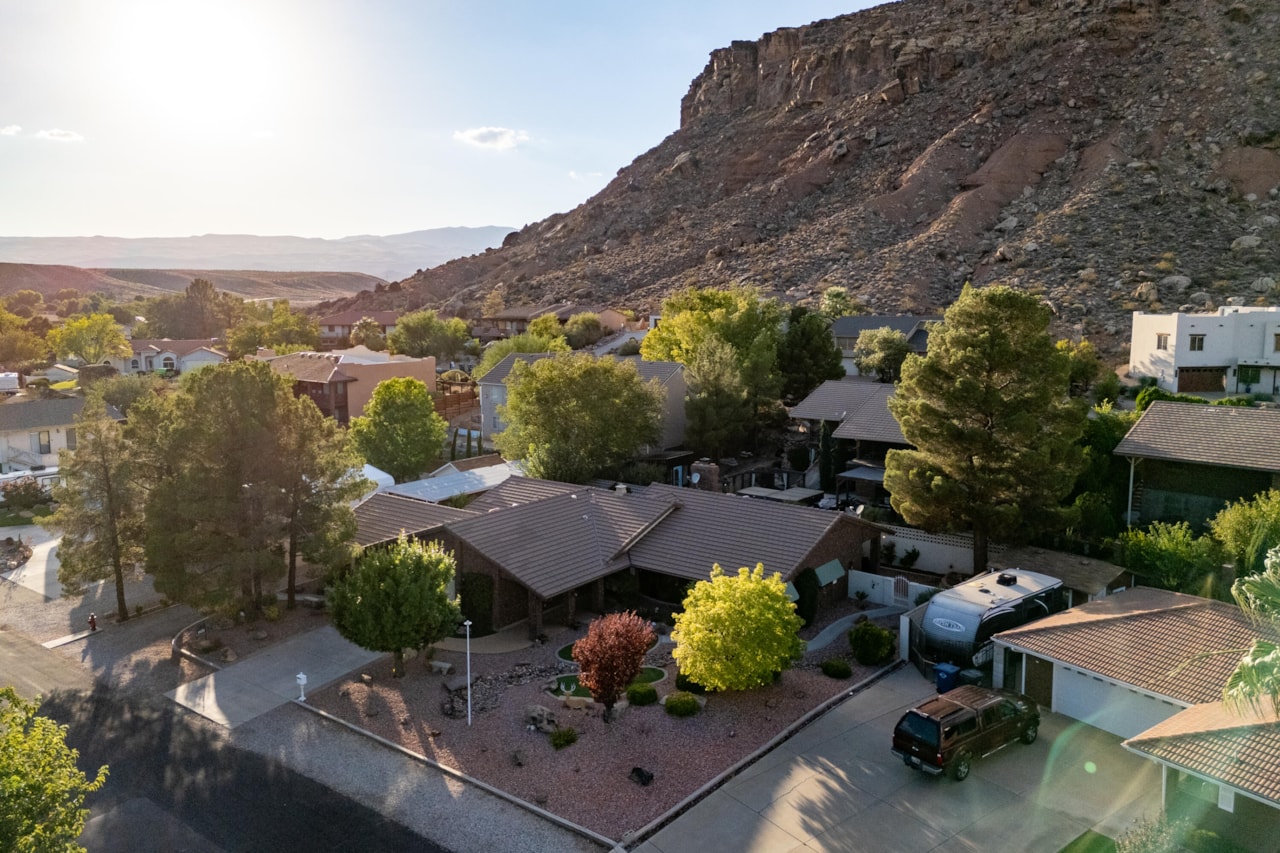 1430 Navajo DR St George, UT 84790 home for sale, MLS#25-265667 - Erika Rogers