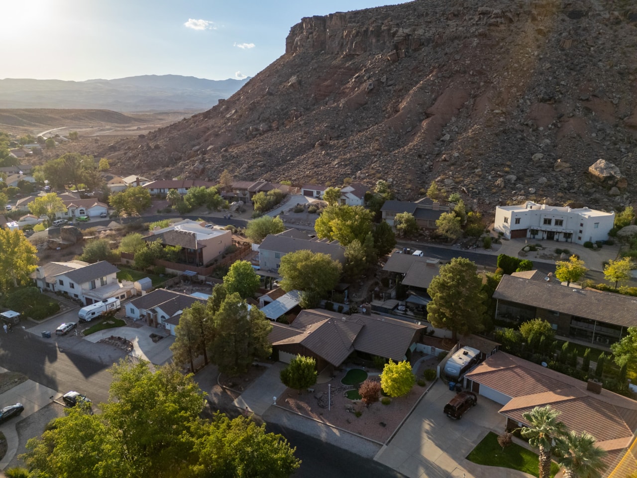 1430 Navajo DR St George, UT 84790 home for sale, MLS#25-265667 - Erika Rogers Photo 2