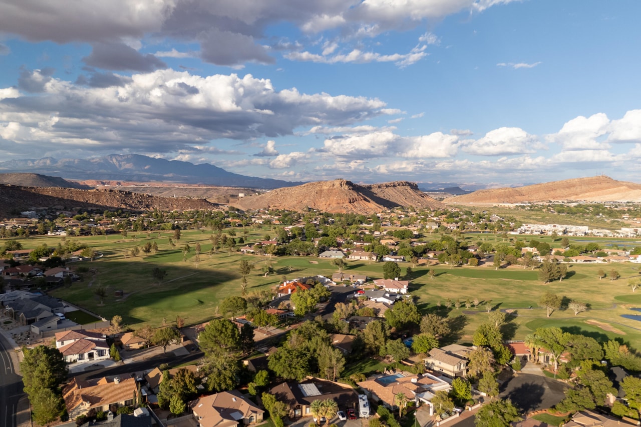 1430 Navajo DR St George, UT 84790 home for sale, MLS#25-265667 - Erika Rogers Photo 4