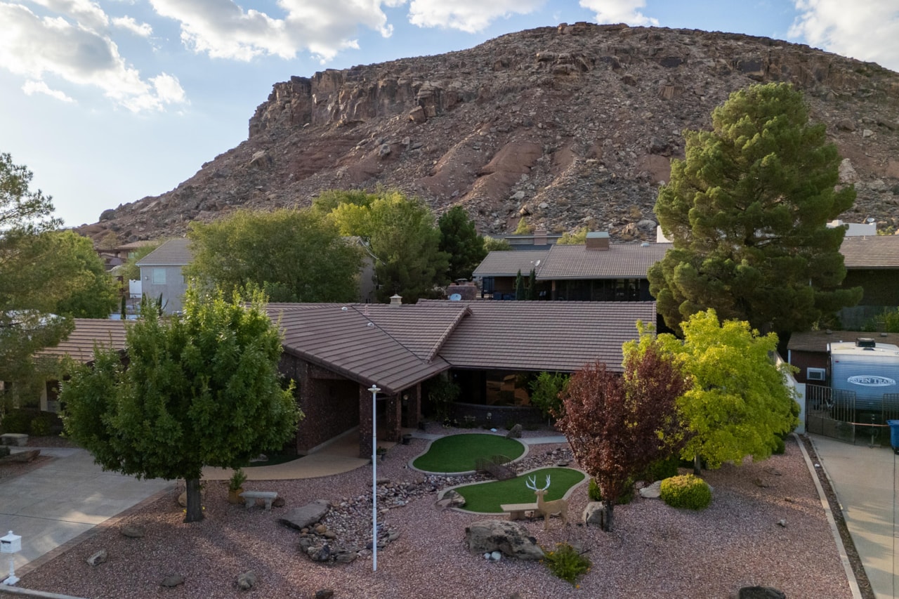 1430 Navajo DR St George, UT 84790 home for sale, MLS#25-265667 - Erika Rogers Photo 8